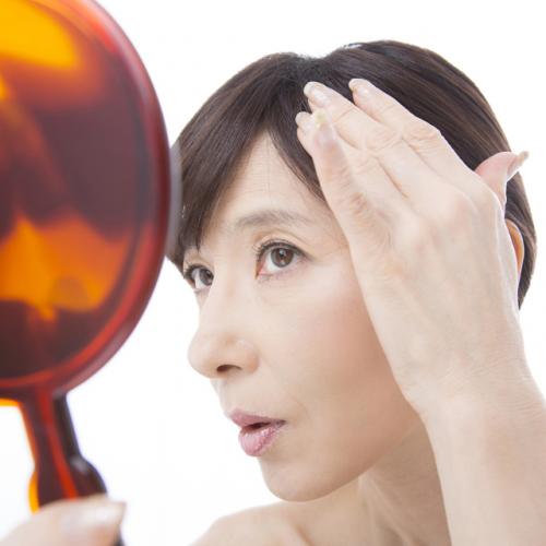 「女性の抜け毛や薄毛の原因は睡眠不足や生活」の質問画像