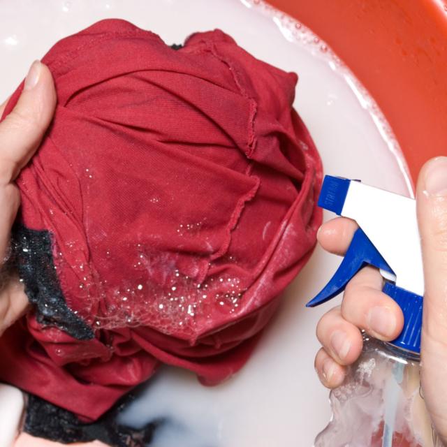 専門家直伝!服にうっかりシミをつけてしまった時の対処法