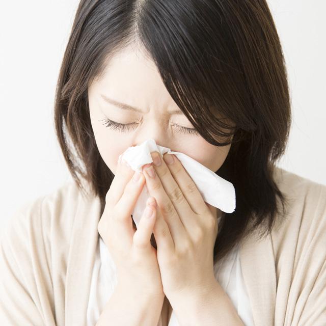 人前で鼻水やおならが出そうになったときのマナーとは?