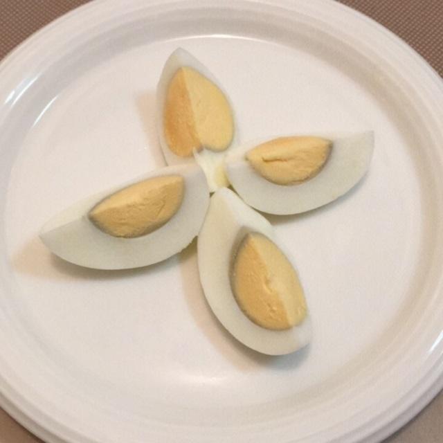 ベタつかずカンタン!ゆで卵カットのテクニック