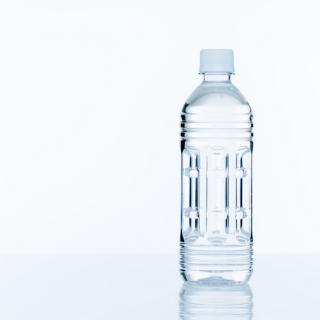 液体だから安全!? ペットボトルのお茶は腐るのか
