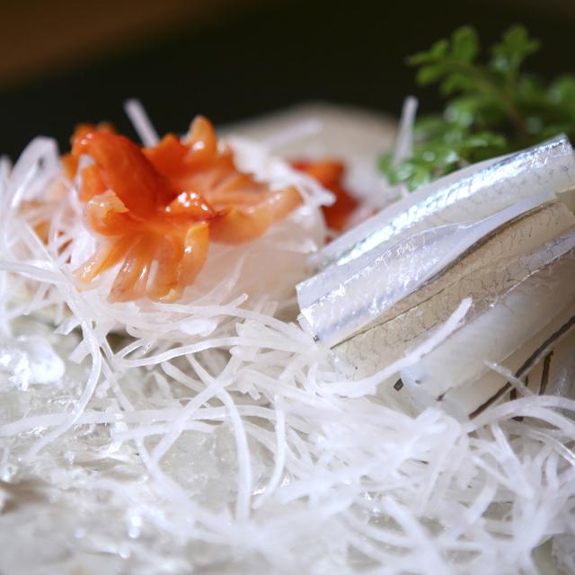 食べる?残す?刺身に付いてる大根のつま、正解を専門家に聞いた
