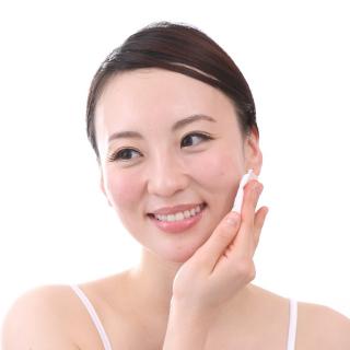 コットンか手のひらか、化粧水はどちらがいいの?プロに聞いてみた!
