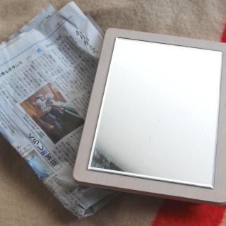 【閲覧注意】超絶汚い鏡を古新聞でキレイにしてみた!