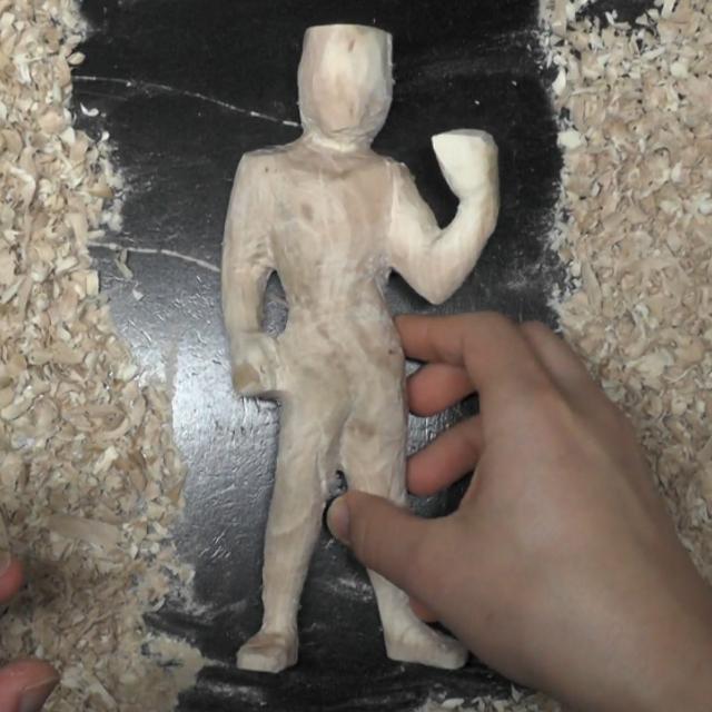 「HUNTER×HUNTER」のゴンの伝説のフィギュアを木で作る動画がすごい
