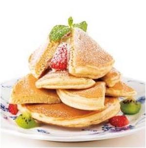 喫茶トリコロール ホットケーキバベル盛りセット。