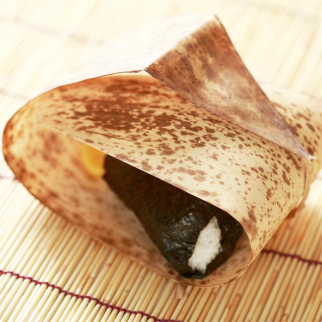 おにぎり専門家に聞いた!おにぎりを包むのに最適なのはどっち?