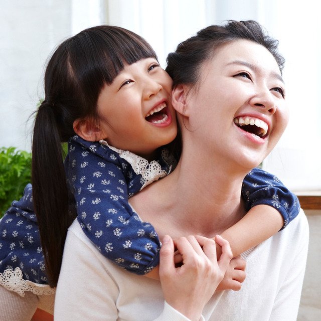 育児に疲れて笑顔になれない。解決策はある…?