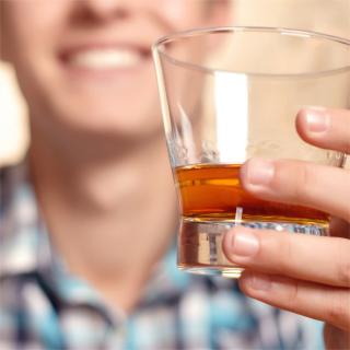 お酒って体に悪いの?内科医に本当のところを聞いてみた