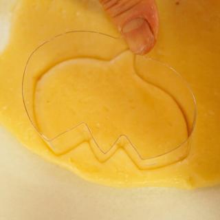 【簡単かわいい☆】ペットボトルの型で作るハロウィンクッキー