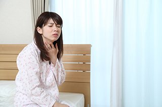 「風邪かな?」で済ませないで のどの不調はストレスが原因のことも【PR】