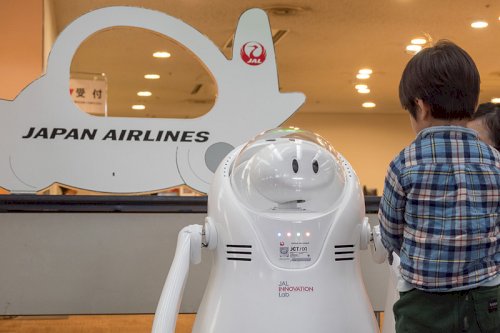 「羽田国際空港にある、このロボットの名前は」の質問画像