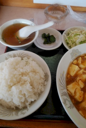 「中華屋さんで定食頼むとスープが付いてきま」の質問画像