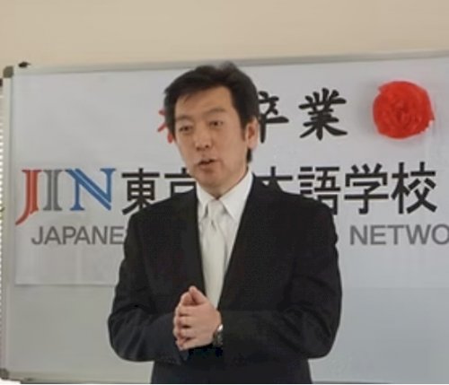 「この人物は日本人に見えますか？それとも外」の質問画像