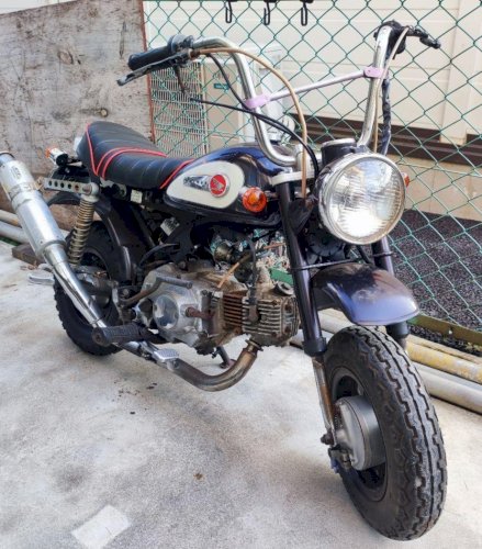 「この原付バイクは族使用に見えますか？」の質問画像