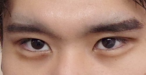 「正直メイク感ありますか？男です。」の質問画像