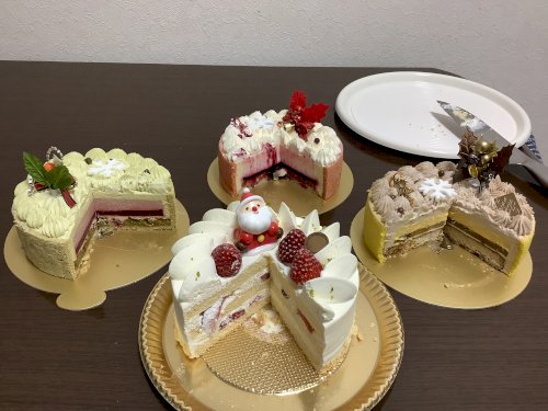 「2023年のクリスマスのホールケーキです」の補足画像1