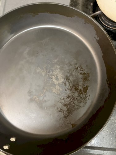 「鉄フライパンの油の焼きつきについて」の質問画像