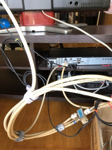 「どなたか助けてください。 昨日テレビ裏の」の質問画像