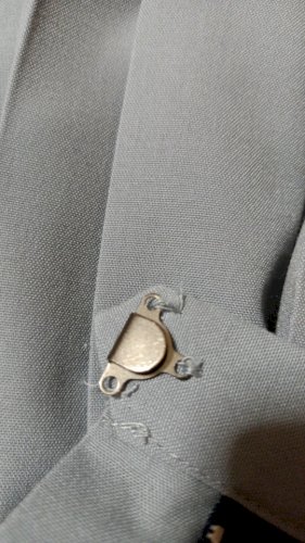 「制服のスカートのここの(写真)部分が取れ」の質問画像