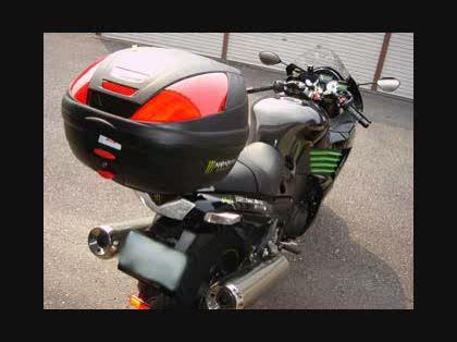 「ZZR1400にサイドBOXを追加したい」の質問画像