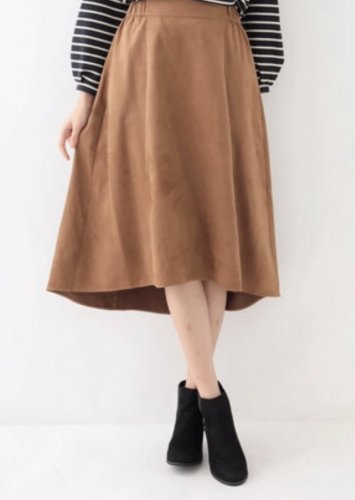 「このスカートに合う服」の質問画像