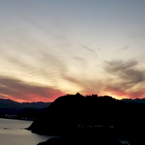 「1枚目の夕焼けは冬（11月頃）撮影したや」の質問画像