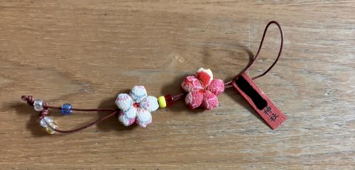 「神社で買うお守りに着いている神社の名前が」の質問画像