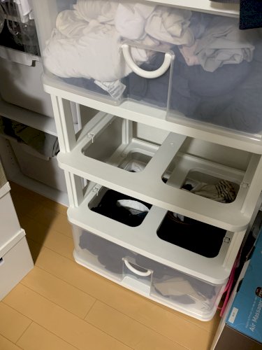 「このプラスチックケースのメーカーを教えて」の質問画像