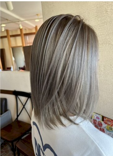「このシルバーアッシュどう思いますか？」の質問画像