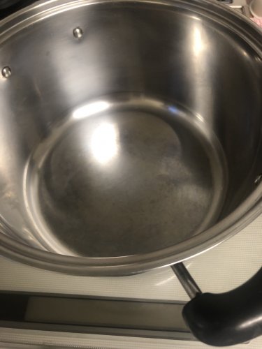 「油を引いて大丈夫な鍋ですか？」の質問画像