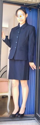 「通勤用スーツについて 写真のような折り襟」の質問画像