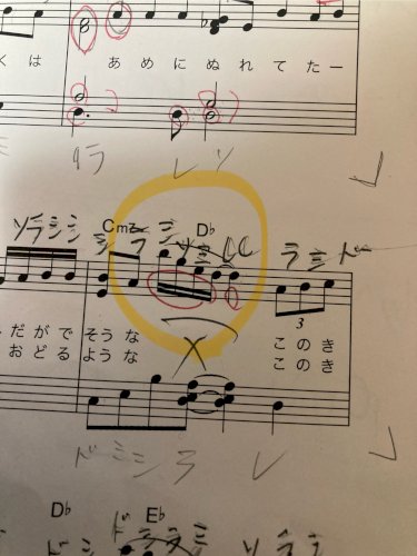 「写真の楽譜のオタマジャクシの下の棒が繋が」の質問画像
