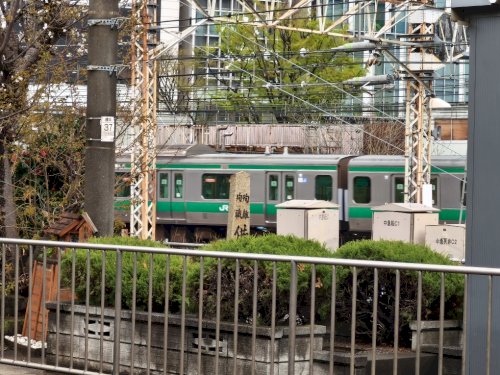 「新宿駅11,12番線の大久保方面先端にあ」の質問画像