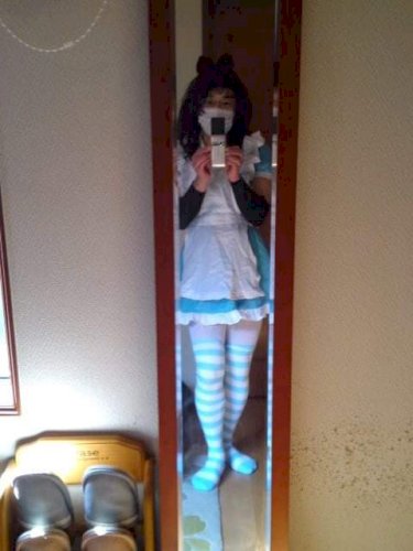 「こちら。不思議の国のアリスのコスプレです」の質問画像