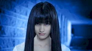 「黒髪ロング重め前髪ぱっつんは 小松ななさ」の回答画像4