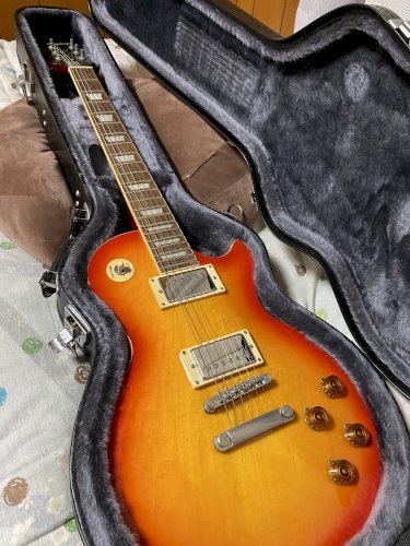 「９年前に７万円で購入したエピフォンのレス」の質問画像