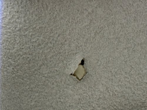 「壁からボルトが突き抜けている」の質問画像