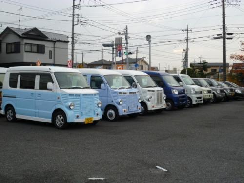 「この車の車名、およびカスタム内容を教えて」の質問画像