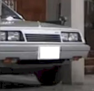 「この車、メーカー、車種を教えて下さい。」の質問画像