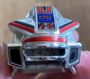 「このおもちゃのロボットの名前を教えてくだ」の質問画像