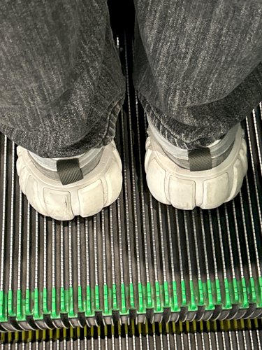 「かっこいいと思ったんですが、この靴はどの」の質問画像