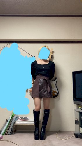 「早いですがこの秋冬コーデはギャル系に見え」の質問画像