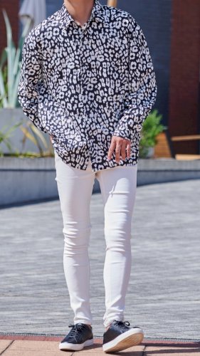 「この服装は良いと思いますか？」の質問画像
