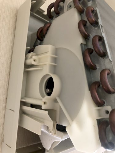 「エアコンの掃除(熱交換器の持ち上げ方)」の質問画像
