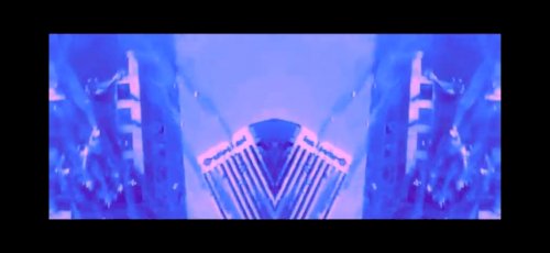 「動画編集に関してです画像のように鏡面させ」の質問画像