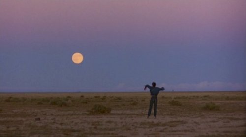「これってなんの映画ですか？ 誰か教えてく」の質問画像
