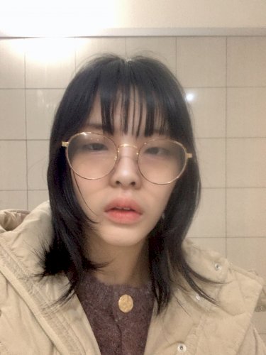 「この写真変ですかね？ 垢抜けたくて。」の質問画像