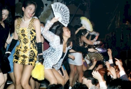 「バブル絶頂期のこの時代に戻りたいと思いま」の質問画像