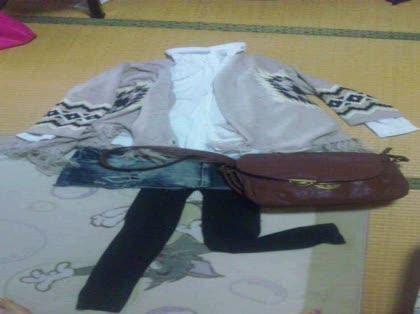 「今日の服装で悩んでます↓↓」の質問画像